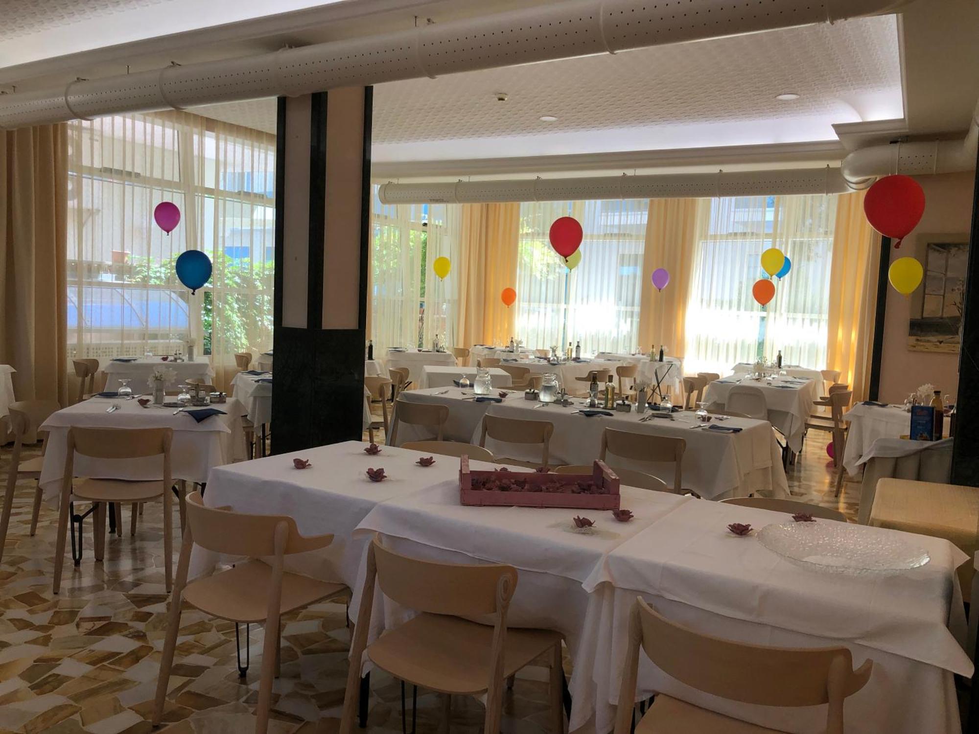 Hotel Lazzarini Bellaria-Igea Marina Exteriör bild