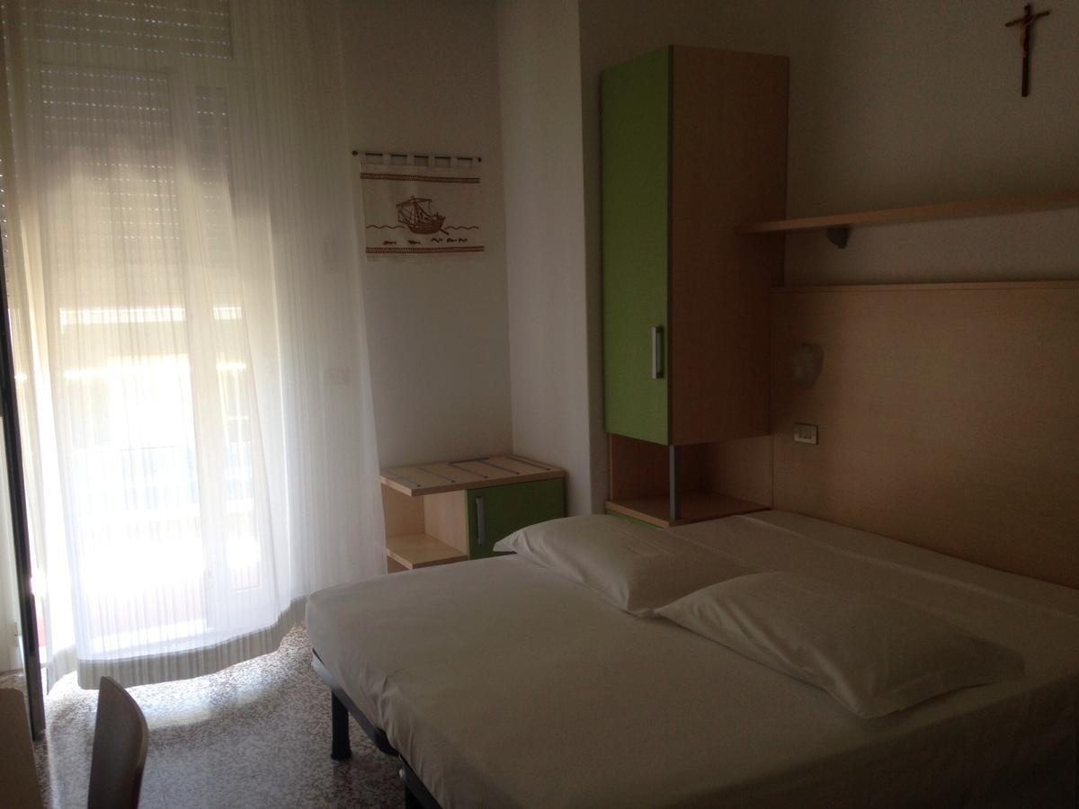 Hotel Lazzarini Bellaria-Igea Marina Exteriör bild