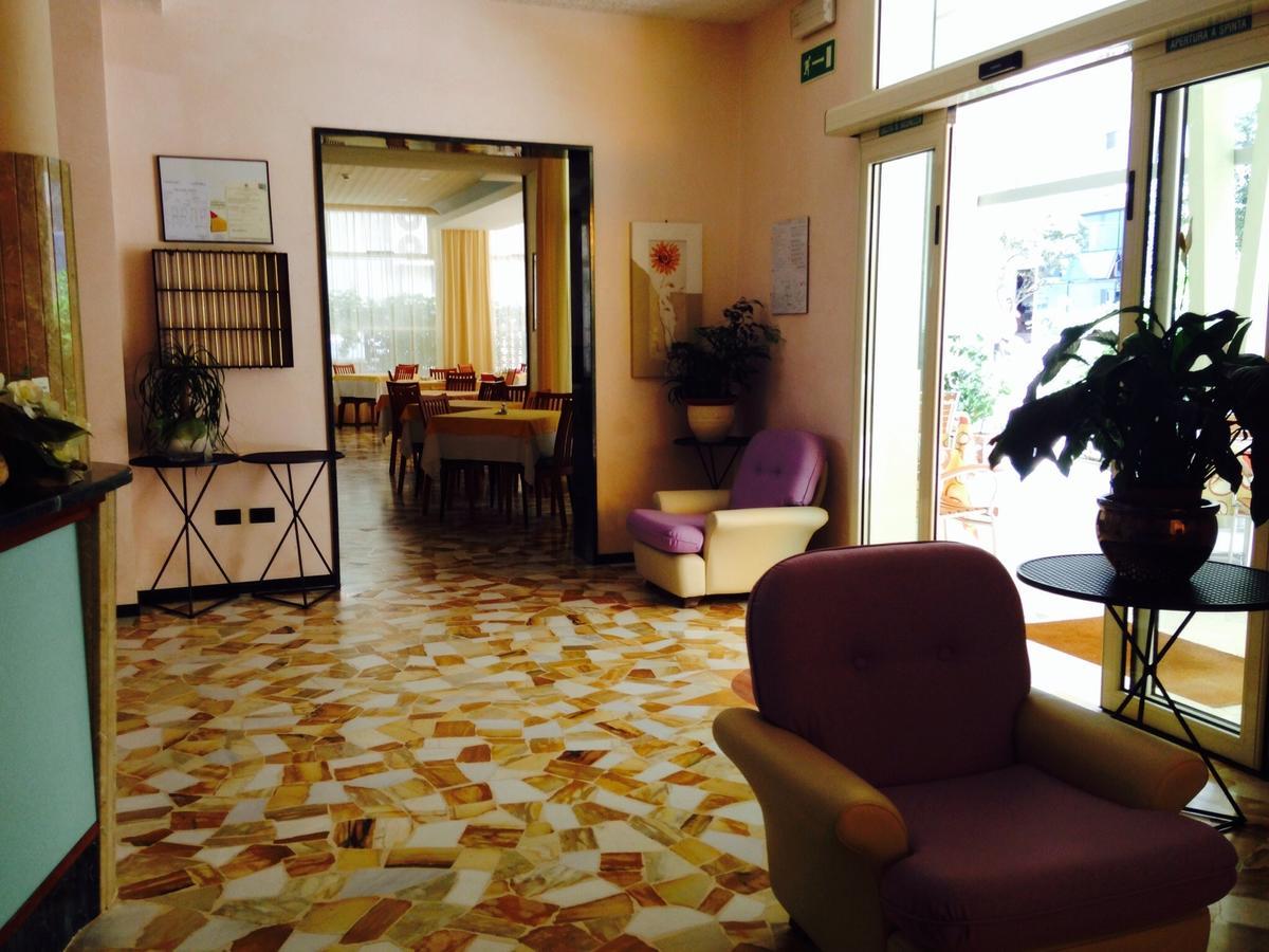 Hotel Lazzarini Bellaria-Igea Marina Exteriör bild